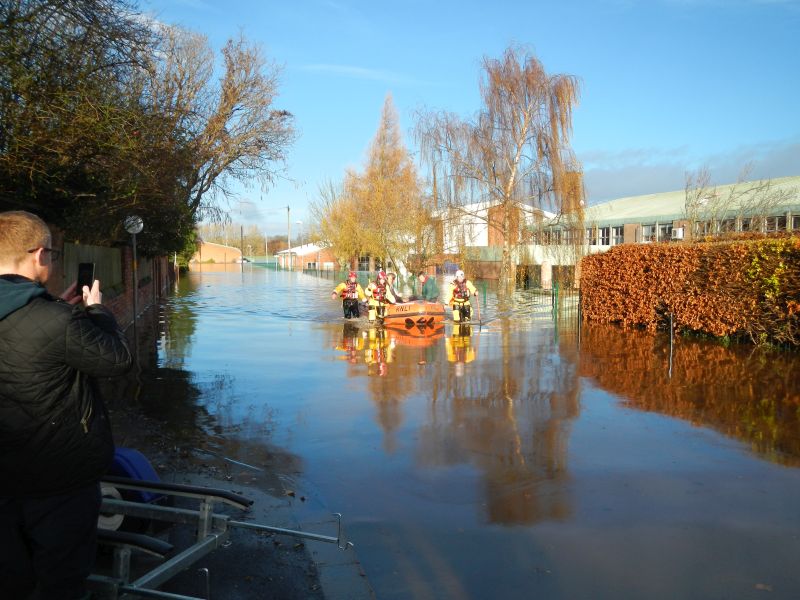 family-rescue-strand-road-carlisle-flood-dec-2015